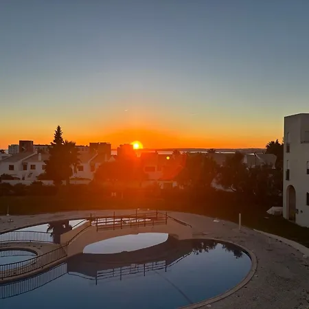Pool & Two Balconies Club Appartement