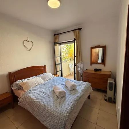 Pool & Two Balconies Club Appartement *