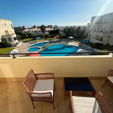 Pool & Two Balconies Club 아파트 *