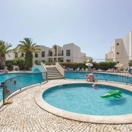 Pool & Two Balconies Club Apartment *